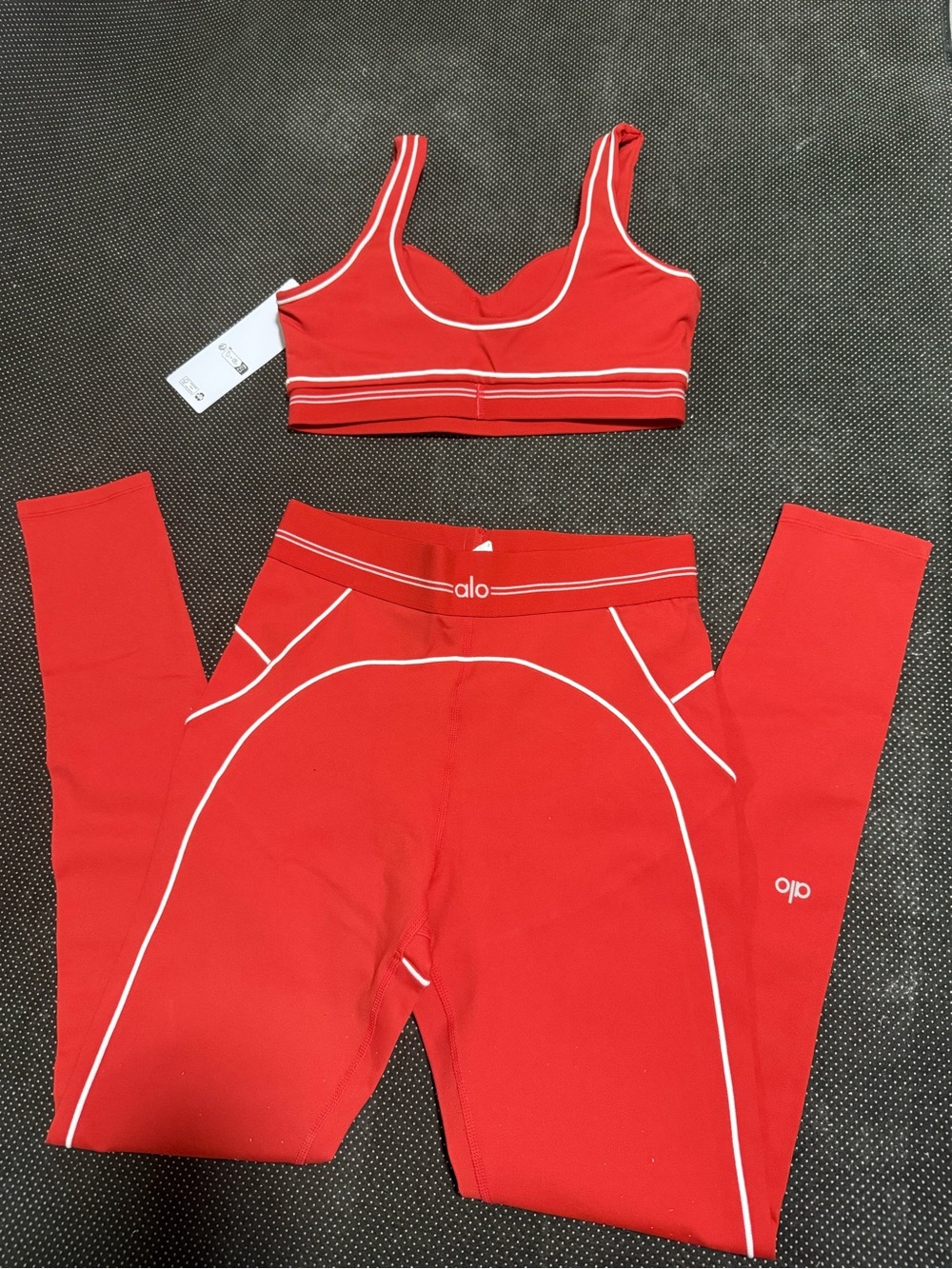 ALO Yoga Red Sports Bra and Leggings Set with White Piping - Picture 2 of 4